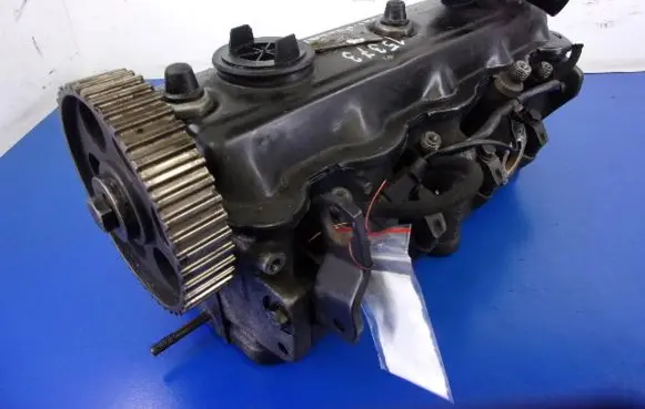Volkswagen Golf III Engine head 028103373N