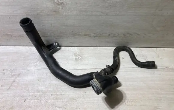 Mercedes-Benz B W245 Engine coolant pipe/hose A6402001352