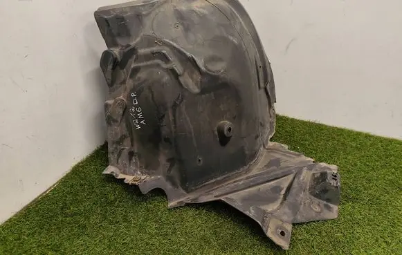 Front wheel arch liner splash guards