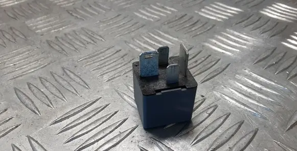 Mitsubishi Outlander Other relay MR400709