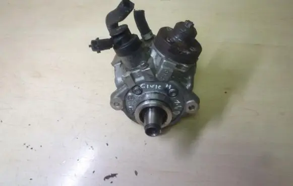 Honda Civic IX Fuel injection high pressure pump 0445010575 VD3108