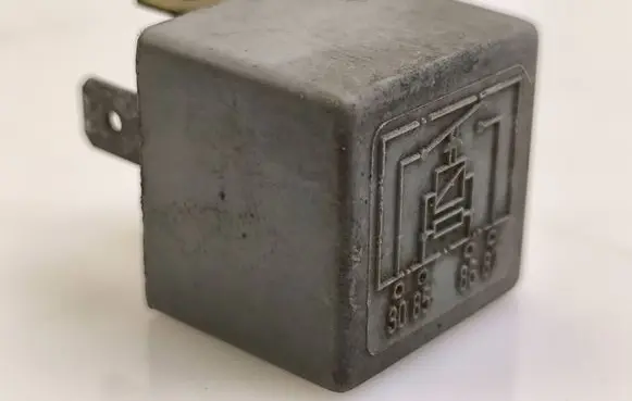 Audi A4 S4 B5 8D Other relay 431951253A 12V25A683