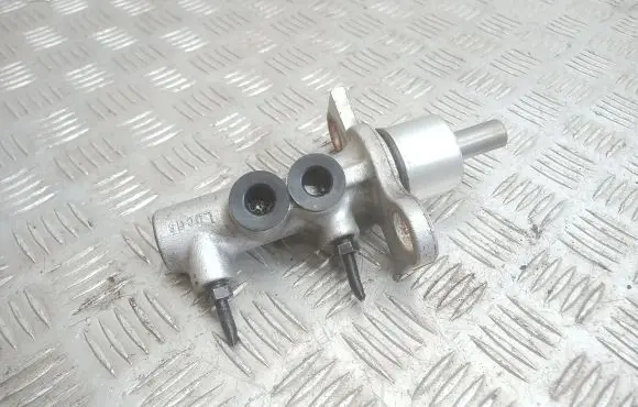 Audi A4 S4 B5 8D Master brake cylinder