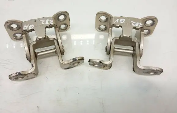 Suzuki Grand Vitara II Loading door hinge set 65j