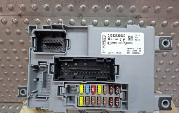 Peugeot Bipper Fuse box set S26340200 1353735080