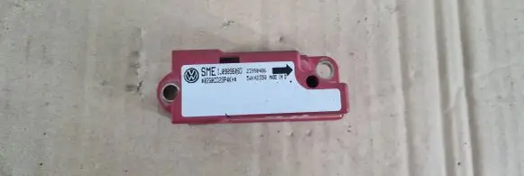 Volkswagen Golf IV Airbag deployment crash/impact sensor 1J0909606D 23990406 5WK42350