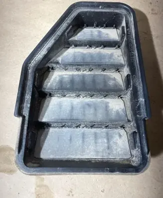 Quarter panel pressure vent