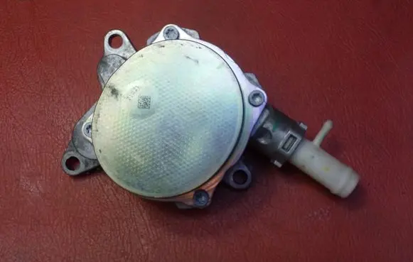 Nissan Navara D23 Vacuum pump 146508418
