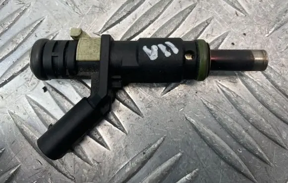 Mercedes-Benz CLS C219 Fuel injector A2720780249 7104A03404