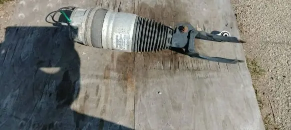 Porsche Cayenne (92A) Air suspension front shock absorber 7P5616404ae 150123090249