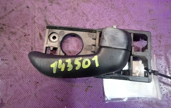 Hyundai i10 Front door interior handle 82623-0X000