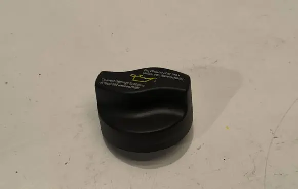 Mercedes-Benz C W204 Oil filler cap A0000100385