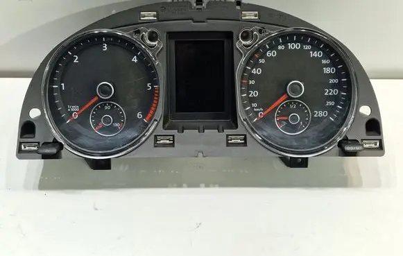 Volkswagen PASSAT B7 Speedometer (instrument cluster) 3C8920870A 3219792