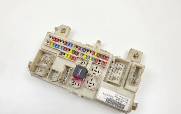 Ford Focus C-MAX Fuse module 3M5T14014 5B69330 4M5T14A073