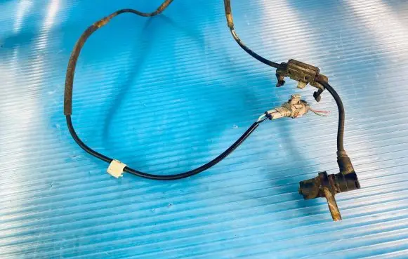 Toyota Previa (XR30, XR40) II Front ABS sensor wiring 