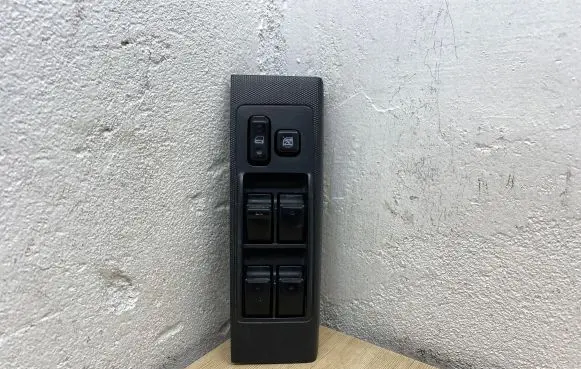 Toyota Corolla Verso AR10 Electric window control switch 848200F030 37073C207A06