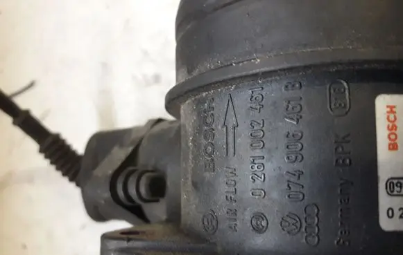 Audi A6 S6 C5 4B Mass air flow meter 0281002461