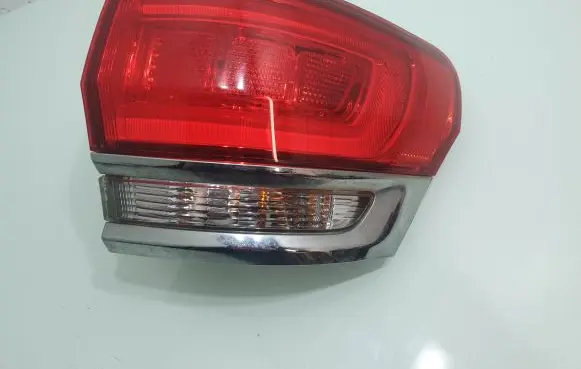 Jeep Grand Cherokee Rear/tail lights P68110000AE