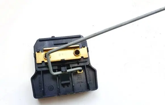 Opel Zafira A Seat back rest lock catch 24420228g