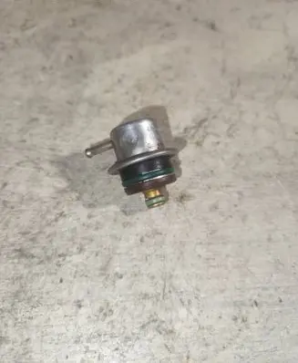 Audi A6 S6 C5 4B Fuel pressure regulator 078133534c 0280160575
