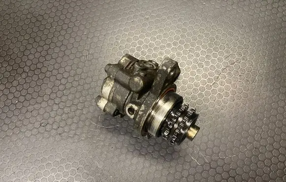 Nissan X-Trail T30 Power steering pump 8H800 5Z272136 57272136
