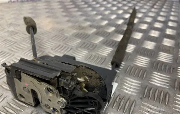 Iveco Daily 35 - 40.10 Front door lock 5801529302B