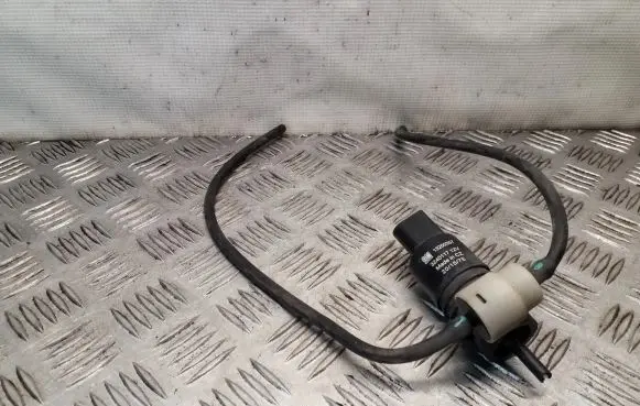 Opel Mokka Windscreen/windshield washer pump 13250357 3240117