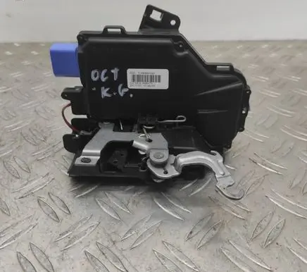 Skoda Octavia Mk2 (1Z) Rear door lock 7L0839015D 11071156 A00475