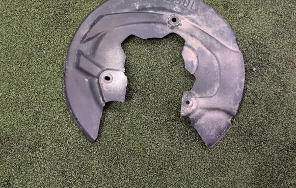 Peugeot 3008 II Rear brake disc plate dust cover 9811777880