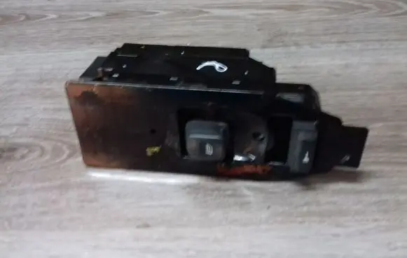 Volvo S60 Electric window control switch 8682837