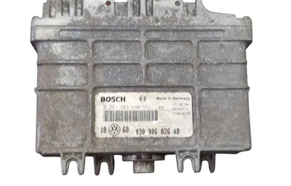 Volkswagen Golf III Engine control unit/module 030906026AB 0261203650 0261203651