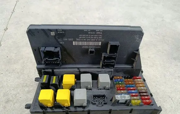 Volkswagen Crafter SAM control unit 