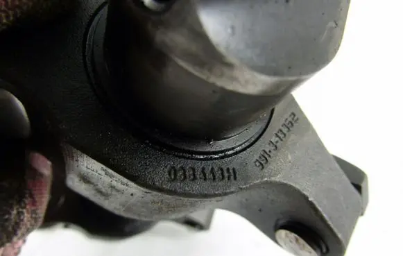 Volkswagen Caddy Camshaft 033443H