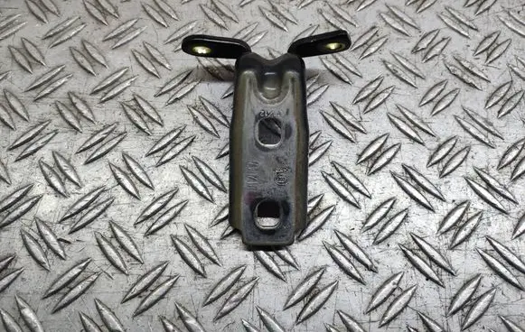 Chevrolet Cruze Front door upper hinge A046057