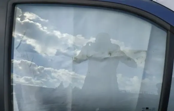 KIA Sorento Rear door window glass