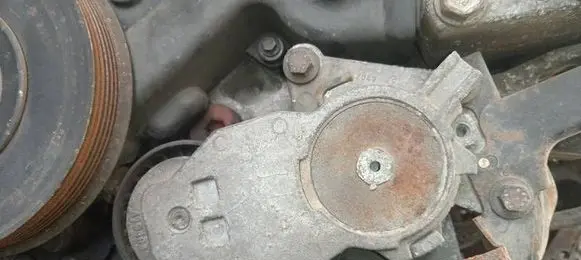 Mazda 2 Generator/alternator belt tensioner