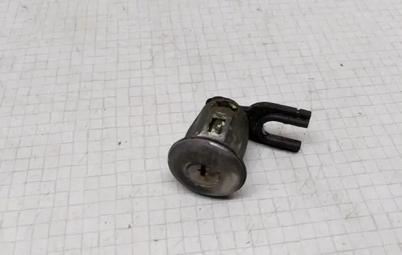 Citroen Xsara Picasso Front door lock (next to the handle) 