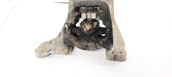Honda FR-V Engine mount bracket