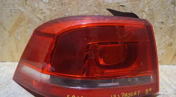 Volkswagen PASSAT CC Rear/tail lights 3AE945095F