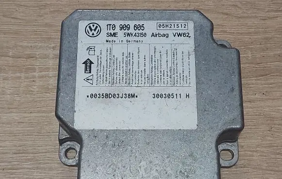 Volkswagen Touran I Airbag control unit/module 1T0909605