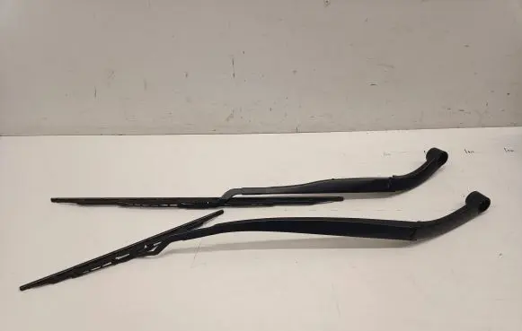 Hyundai Kona I Front wiper blade arm
