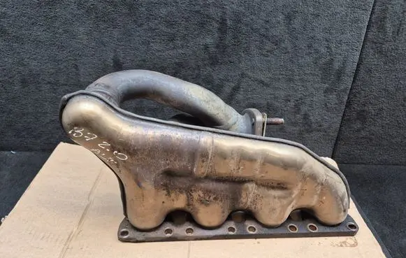 Audi A4 S4 B7 8E 8H Exhaust manifold 06D253031C