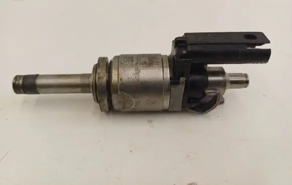 Volvo XC60 Fuel injector 31465787