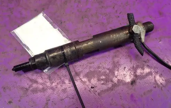 Volkswagen PASSAT B4 Fuel injector