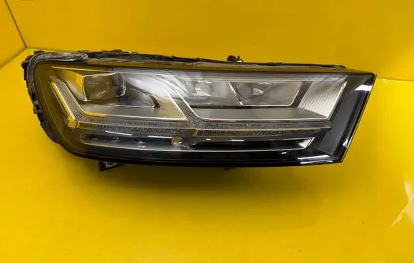 Audi Q7 4M Headlight/headlamp 4M0941034