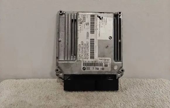 BMW 3 E90 E91 Engine control unit/module DDE7798180 0281012501 7798180