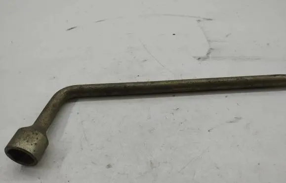 Toyota Corolla Verso AR10 Wheel nut wrench 