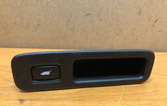Honda Accord Tailgate/boot open switch button M20419 HZSS6A2 HD27