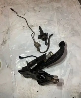 Volvo V70 Clutch pedal 31202183