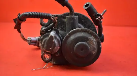Subaru Legacy Fuel filter housing 